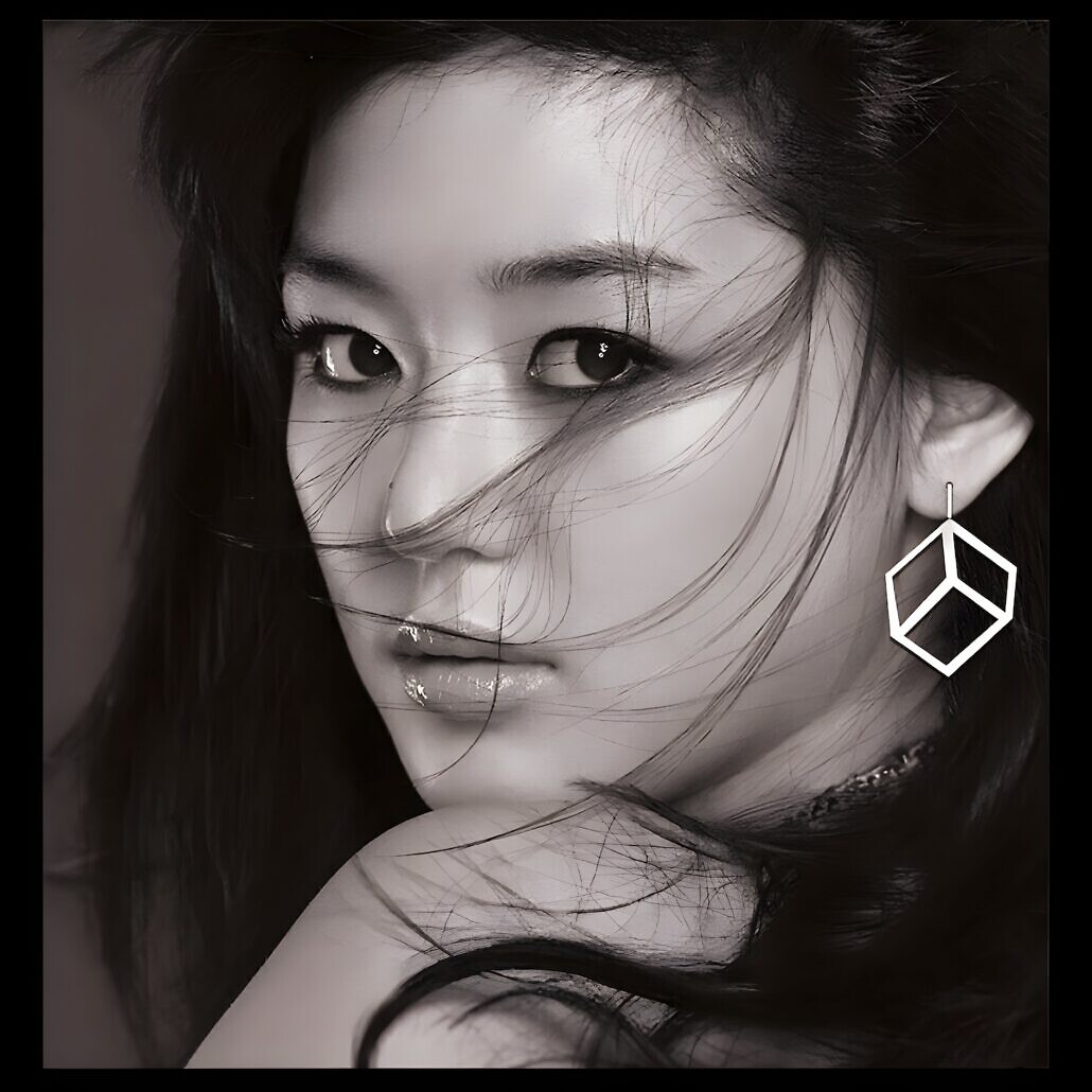 Kube Earrings Jun Ji Hyun